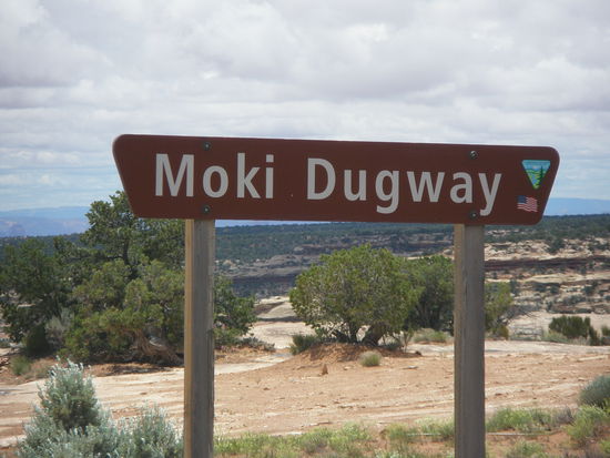 Und jetzt 300 abwärts auf einer Dirt Road.