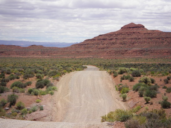 Hinter dem Moki Dugway gleich links ins Valley of th Gods abbiegen.