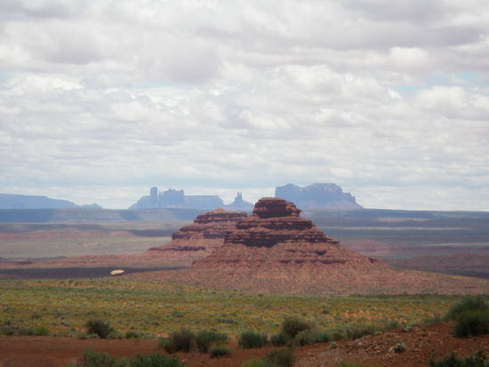 Im Hintergrund Monument Valley - nichts zieht uns im Moment dort hin.