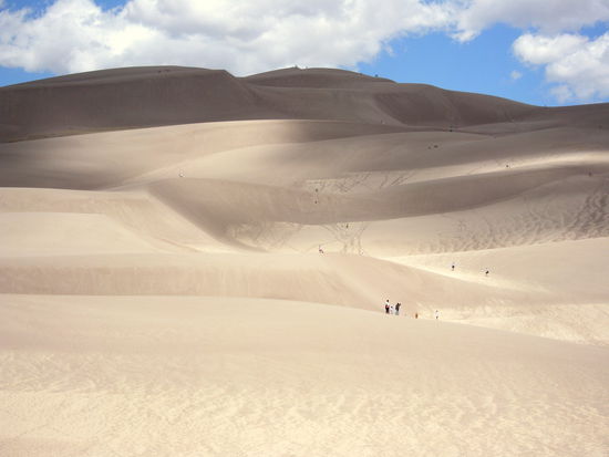 Das "Besteigen" im tiefen Sand ist gar nicht so einfach.