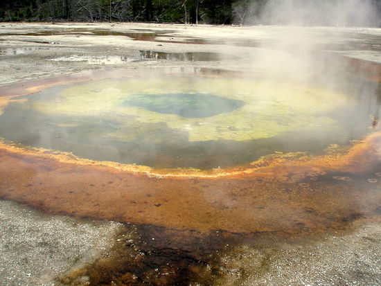 Die einzelnen Farben geben Auskunft über die Wärmegrade des Pools.