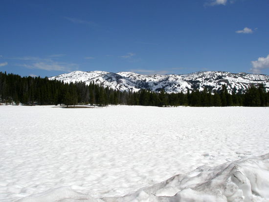 Der Schnee erinnert uns immer wieder daran, in welcher Höhe wir uns befinden - 2300 - 2600 m!