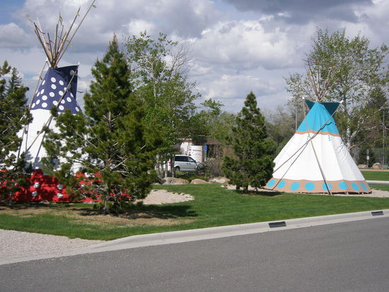 Im Straßenbild von Cody erinnert vieles an die Zeit des Wilden Westens.