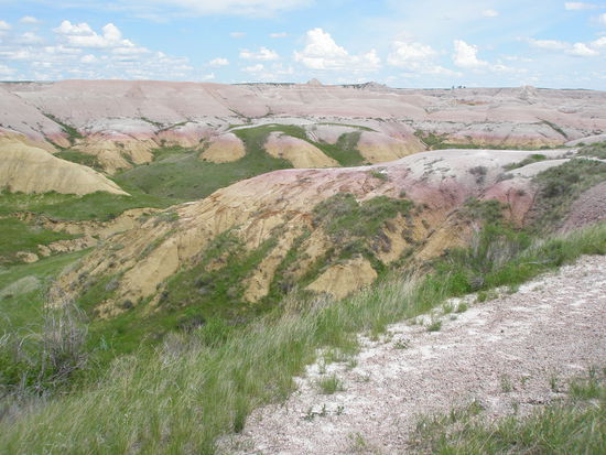 Nicht nur graue sondern auch gelbe Felsen.
