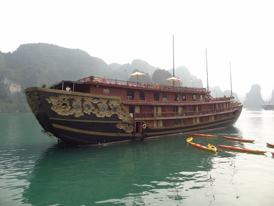 Das Boot war wunderschön... Im ersten Stock die Standard Zimmer, 2. Stock die Suiten,  3. Stock das Restaurant und oben das Sonnendeck