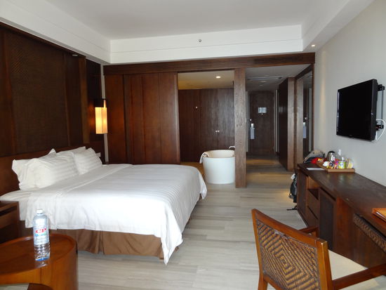 Nach 30 Minuten kannten uns auch schon alle im Hotel... weil wir nach 10 Minuten schon das Zimmer gewechselt haben. 
Luxus, du hast mich wieder! Meine Hotelkollegen werden mich verstehen