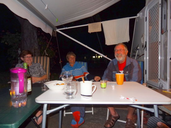 unterwegs haben wir nochmals unsere Schweizer-Aussie Freunde getroffen und zusammen Abend gegessen... es gab Fisch der sogar Marcel geschmeckt hat 