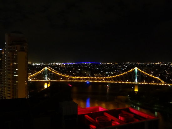 unsere Aussicht aus dem 30. Stock über die Stadt und die Storybridge!