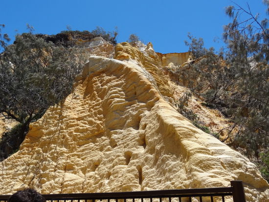 Das ist kein Felsen sondern nur gehärteter Sand...