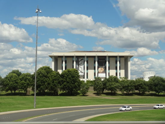 die Libary - ein wichtiger Ort (weil gratis Internet)