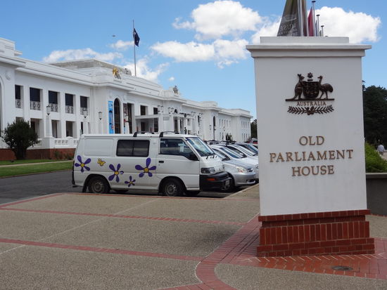 das alte Parlament - mit unserem Freund Bully