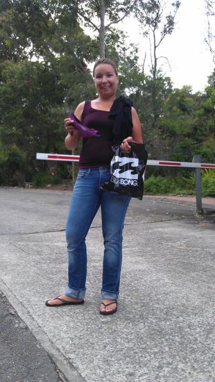 Am Abend gingen wir in den Ausgang... doch leider hatte Melanie keine Handtaschen somit musste die neuen Billabong Tasche für die Ersatzschuhe hinhalten. Unglaublich wie man sich verändert nach ein paar Monaten 