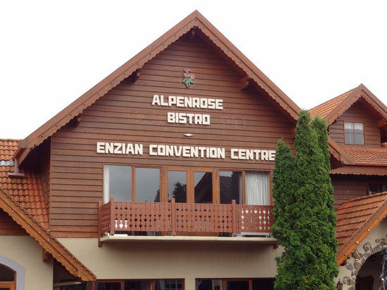 Die Häuser erinnern aber doch sehr an die Schweiz... für ein paar Minuten haben wir uns fast wieder wie zuhause gefühlt.