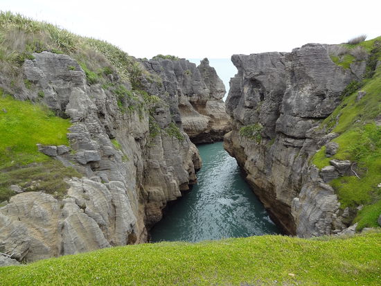 In Punakaika haben wir uns die Pancake Rocks angeschaut. Unglaublich das Naturwunder wurde über Jahrtausende durchs Meerwasser gebildet.