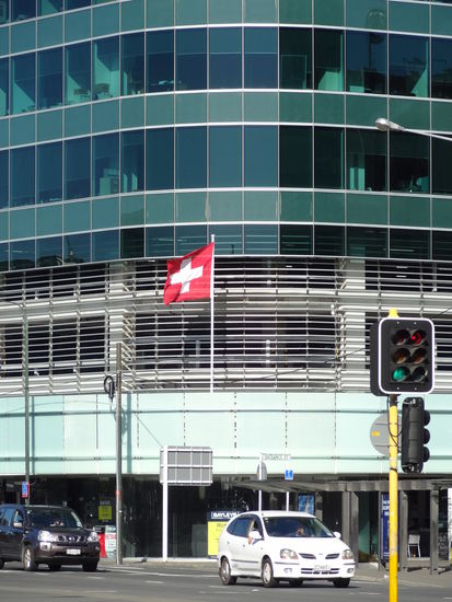 und direkt vor der Schweizer Botschaft!