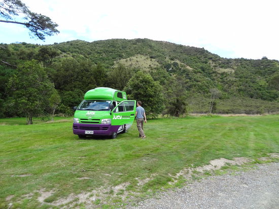 und da sind wir, Jucy und wir so ziemlich allein auf weiter Flur!
Es hat Spass gemacht so back to the basics, aber ohne Taschenlampe läuft hier gar nichts........es ist stockdunkel auf dem Weg zum WC!