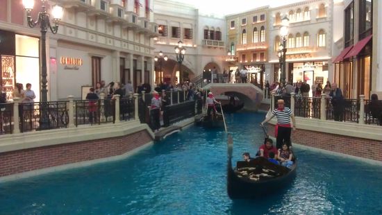 Little Italy... wo Venedig nachgebaut ist. Der Fluss auf dem Fluss ist nur gut etwa 10% vom ganzen. Es ist rissig. Es gibt sogar Gondel auf welcher der Gondola singt... so schön