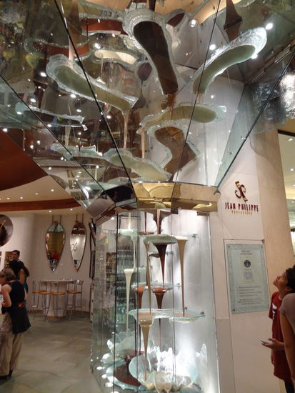 Oh da hüpft doch das Herz von Marcel... als er vor dem weltgrössten Schokoladenbrunnen stand.