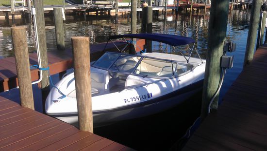 Unser Boot, am hauseigenen Bootssteg 