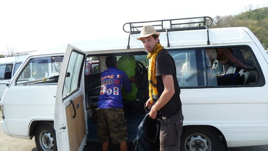 Alex beim Wechsel in den Shuttelbus