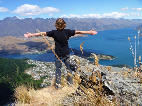 Blick auf queenstown und den remarkabels im hintergrund