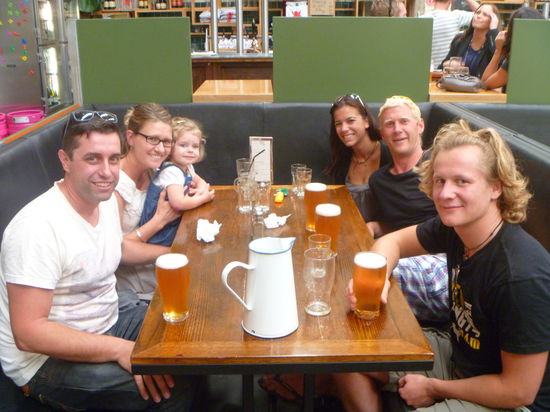 v.l.n.r Dave, Lisa, Poppy, Jodie, Craig und Mich