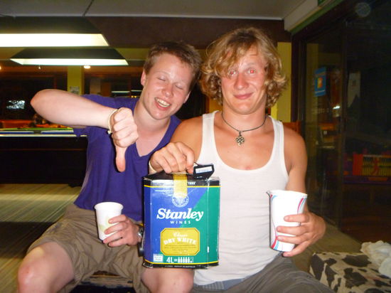 Goon das ekligste alkoholische getränk ever, aber es ist billig. ein teufelskreis