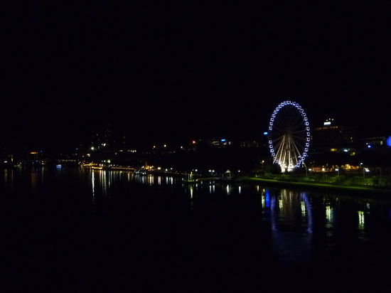 blick auf southbank bei nacht