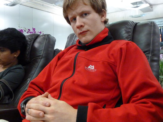 Warten auf den Flug. Bin sogar fuer 20 min eingepennt!