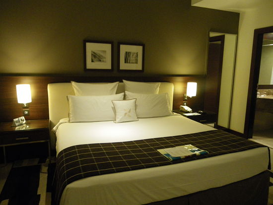 Unser Zimmer in Dubai - sehr bequemes Bett!!!