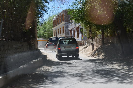 Straße in der Nähe von unserem Hotel in Leh