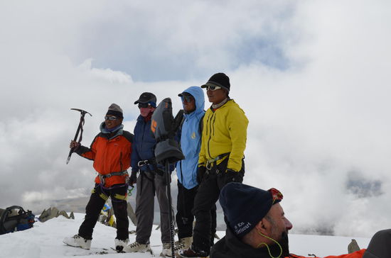 Die wahren Helden am Berg, unsere Sherpas unter der Leitung von Pemba (ganz rechts)