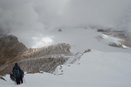 Und schon geht es wieder hinunter - unsere deutschen Freunde sind schon fast beim High Camp angelangt