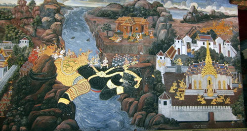 Detail aus dem thailändischen Nationalepos Ramakien an der umlaufenden Galerie