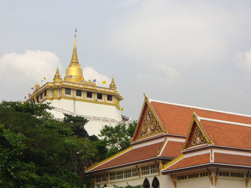 der goldene Chedi auf dem Hügel