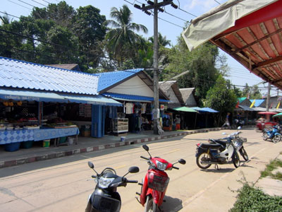 Straßenmarkt in Ban Yai