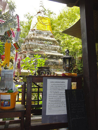 ein weißer Chedi im Innenhof