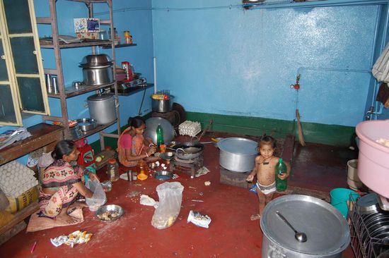 Hier wird in der Küche das Mittagessen zubereitet