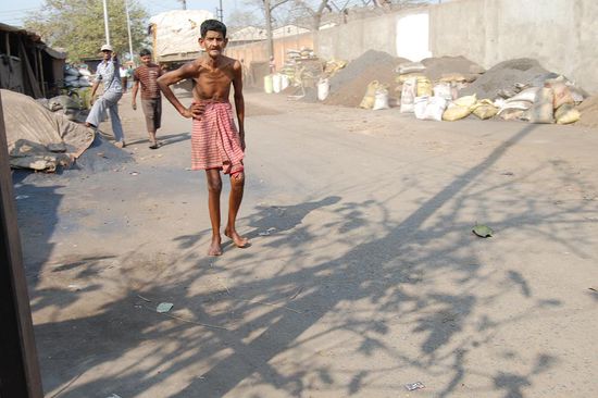 Ausgemergelt; ein Leben voller Entbehrungen
