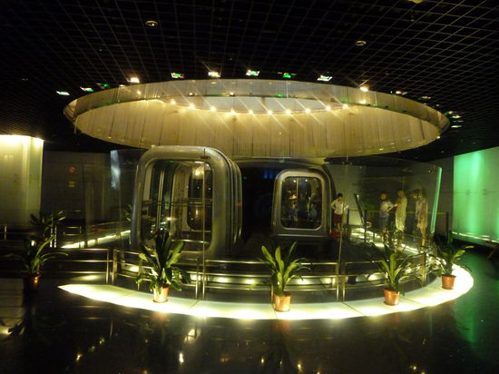 "Tunnel Bund"
Mit diesem Teil konnte man von der einen Seite des Flusses zur anderen fahren. War ganz witzig =)