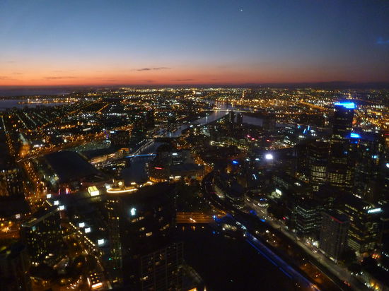 Melbourne bei Nacht von oben =)