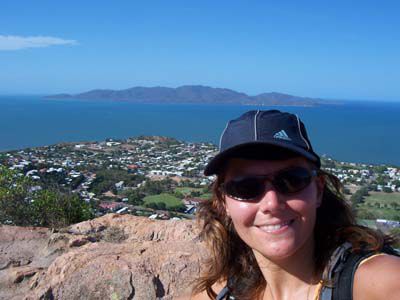 Besteigung des "Hausbergs" in Townsville, im Hintergrund Magnetic Island