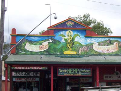 Farbenfrohe Häuser in Nimbin...