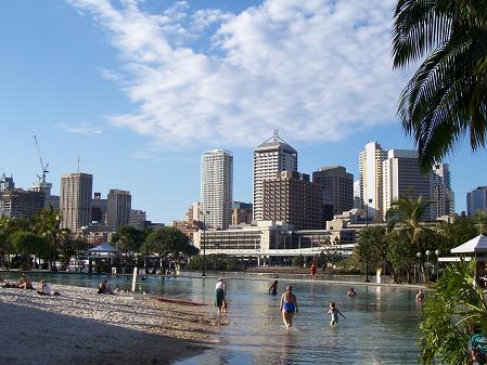 Was macht man, wenn man keinen Strand hat? Brisbane legt sich einfach einen kuenstlichen an! (urspruenglich fuer die EXPO)
