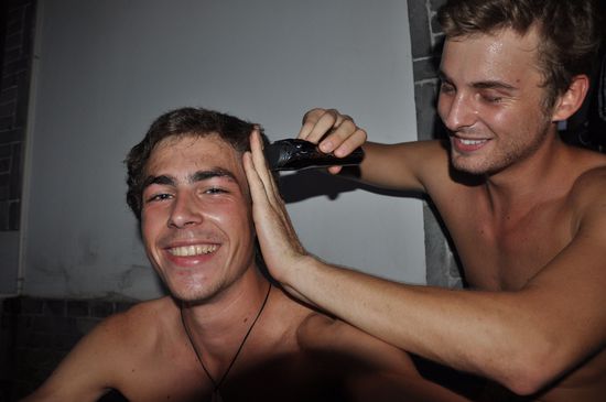 Haare ham wir auch geschnitten..es is einfach zu warm 