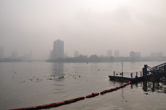 einziges Bild aus Guangzhou...ziemlich viel Smog