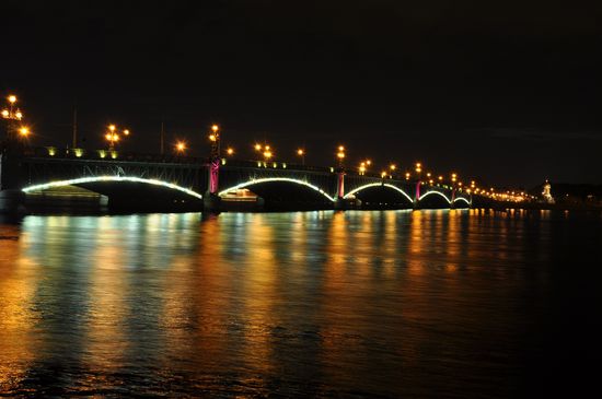 St Petersburg bei Nacht