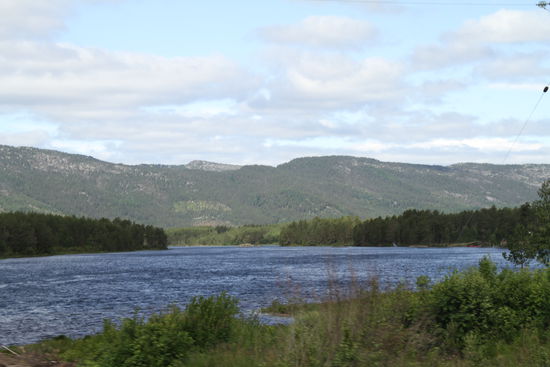 Kurz nach Evje wird die Otra breiter