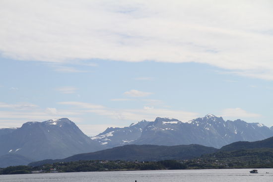 Das Hinterland von Alesund ... einfach der Hammer ... wenn man jeden Tag aufwacht und dieses Bergpanorama sehen darf.