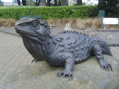 Vor der Touri-Info von Invercargill